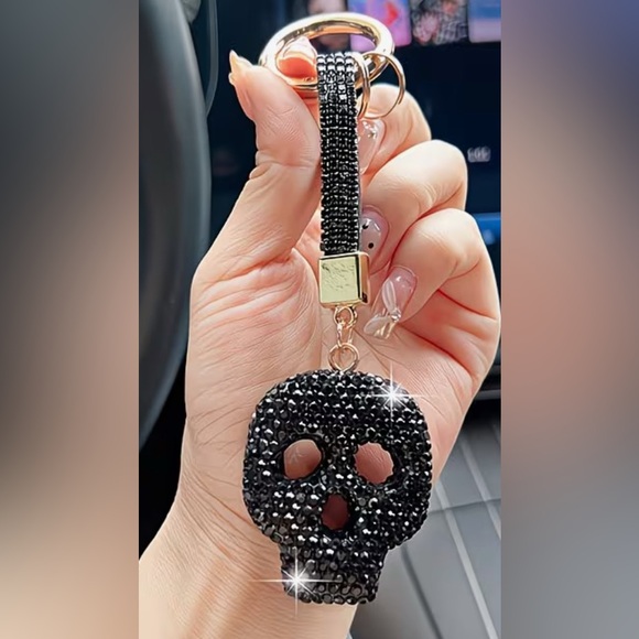 Sparkling Skull Keychain in Black  silver rose gold - Picture 4 of 5
